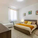 Tranquility Apartment *